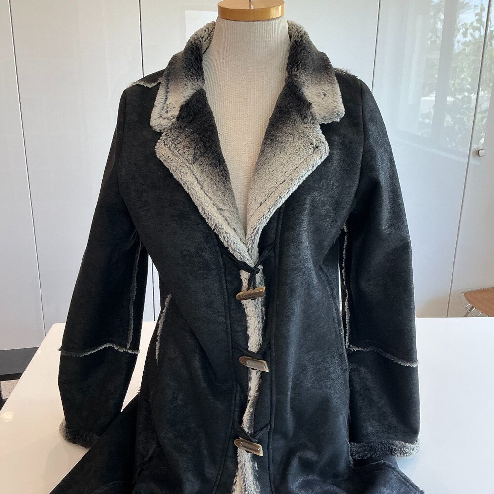 Skea, Nubuck Annie, Faux Fur with Horn Toggles, Missing Detachable Hood, Size 16